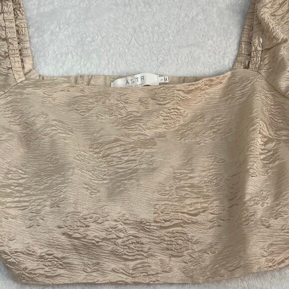 ASTR The Label Tassia Jacquard Puff Sleeve Tie Back Champagne Top SZ L NWT Chic - Picture 7 of 15